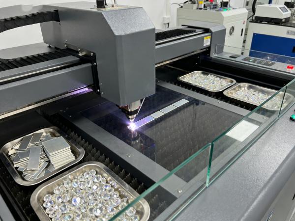 紅外皮秒激光切割機(jī)：不止珠寶加工！多領(lǐng)域鋯石薄片切割的全能設(shè)備