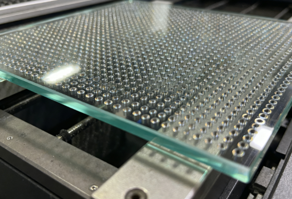 聚焦高鋁玻璃精密加工：紅外皮秒激光鉆孔設(shè)備賦能深蘇滬產(chǎn)業(yè)，超越激光彰顯品牌實(shí)力